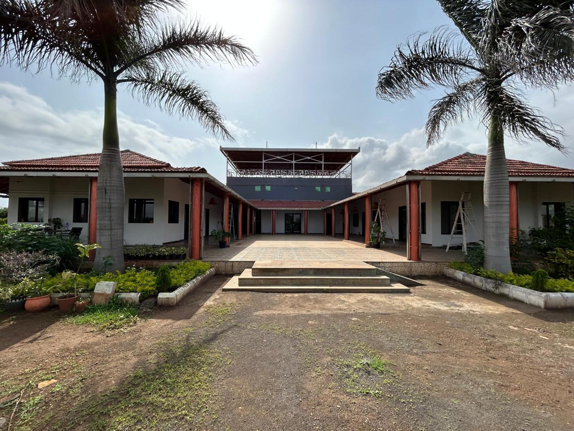 Villa The Sunset Lawns à Pune Extérieur photo